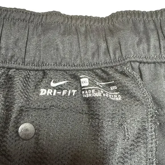 Nike Dri Fit Pleated Front Pull On Shorts Black XXL - Picture 2 of 4